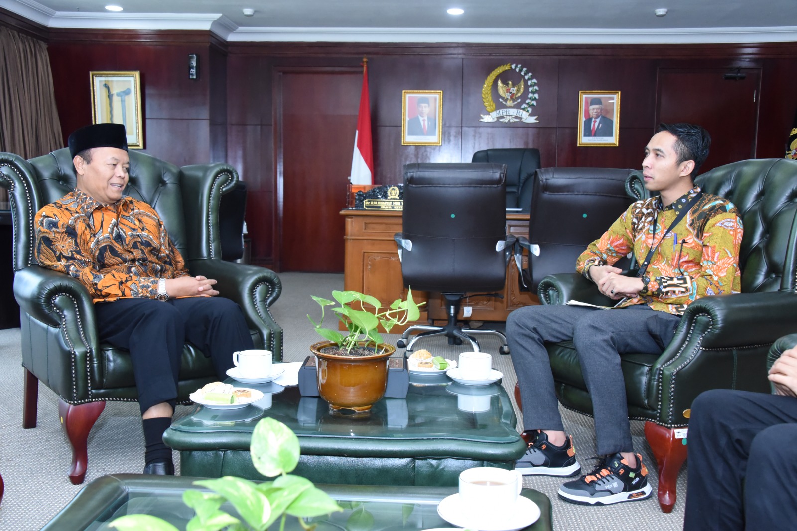 Presiden Auzi'na dengan Hidayat Nur Wahid